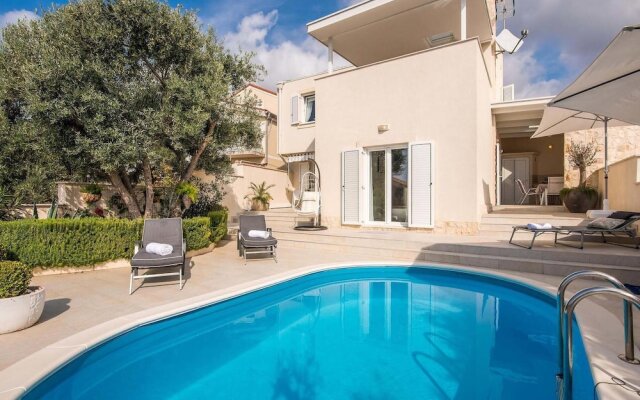 Amazing Home in Martinscica With Wifi and 3 Bedrooms