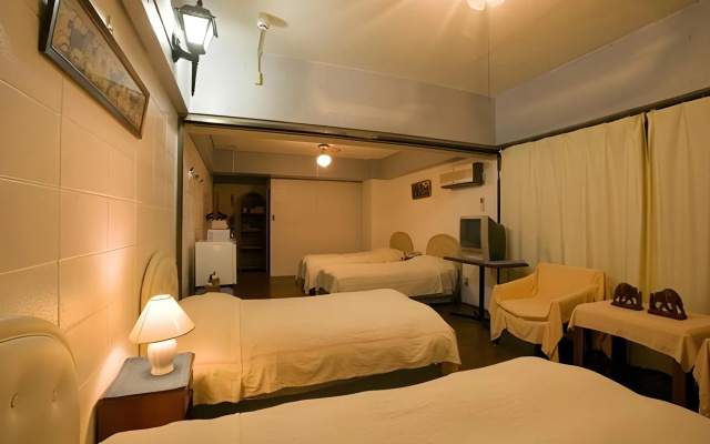 Surfside Bed & Breakfast – Guest Rooms – Onna
