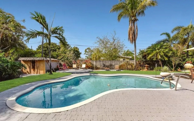Beautiful pool property with woffice