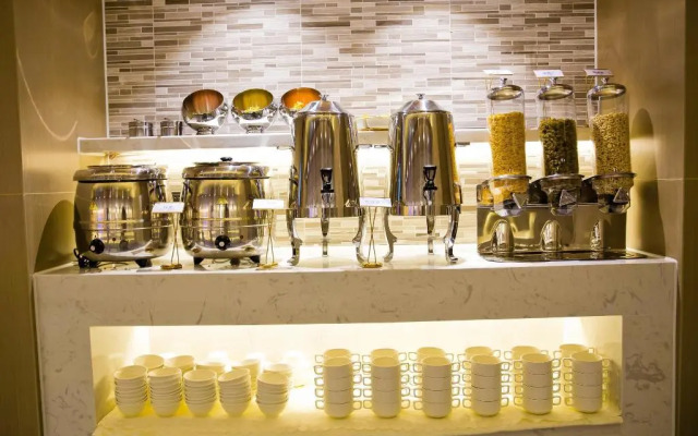 Lavande Hotel (Shenzhen Dongmen Shuibei Cuizhu Subway Station)