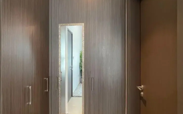 Skyscrapper Connected to DM by Bnbmehomes