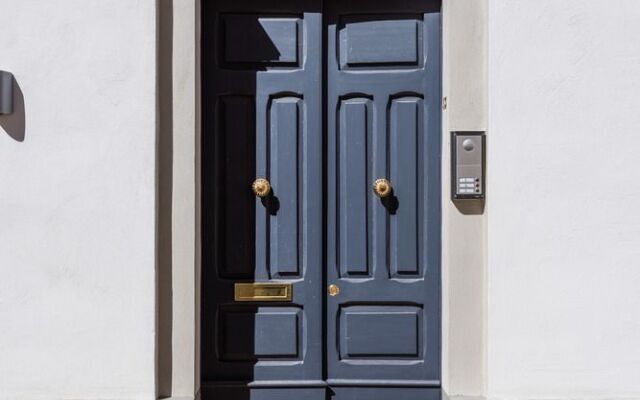 Yellow Pearl Apartments