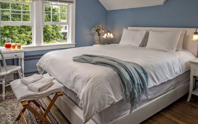 Baker City Blue Door Inn