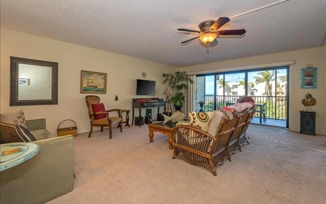 Sea Oats 221 2 Bedroom Home by RedAwning