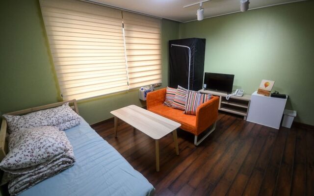 BLUEHUM Guesthouse - Hostel