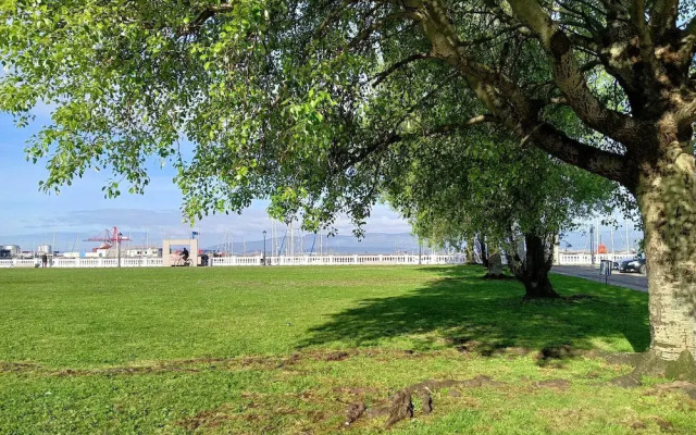 Piso con Piscina y Jardin Cerca de la Playa