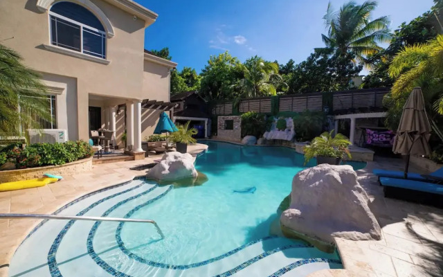 Orchids & Palms Villa