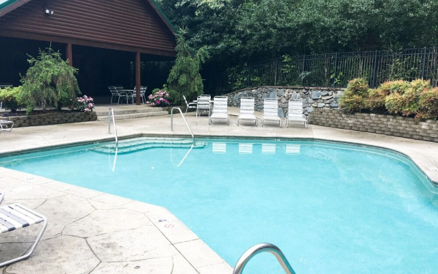 Bear Essentials 3 Bedroom Home by Redawning