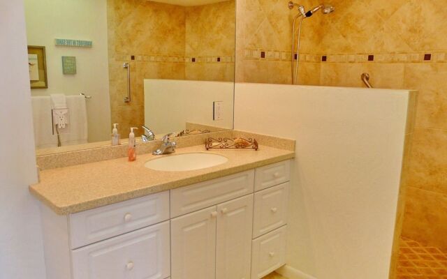 Beachfront Condo With Views of Beach and Spacious Pool