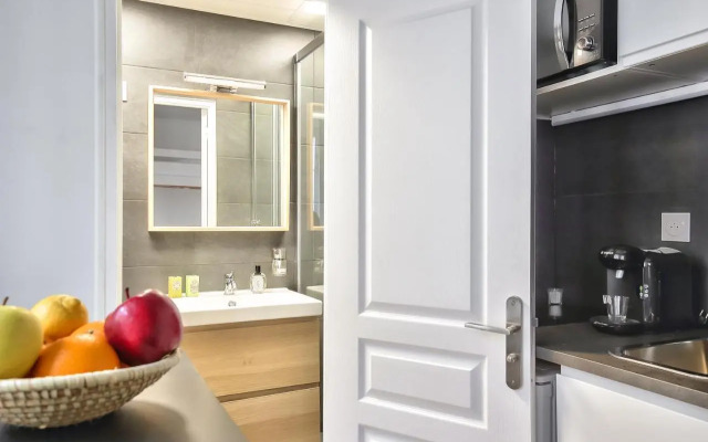Cosy Mezzanine Studio in the Heart of Paris (4)
