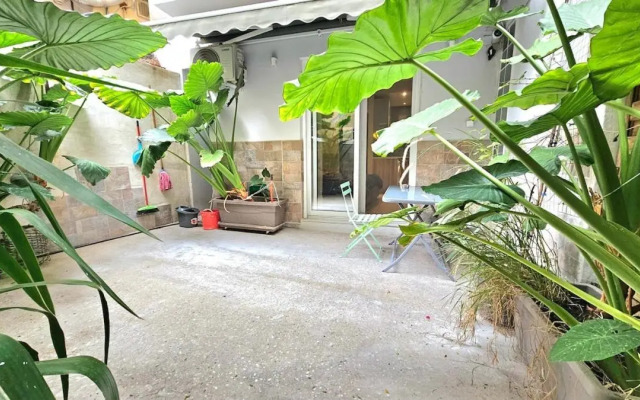 Athens Cozy Studio 30 Sq m semi basement
