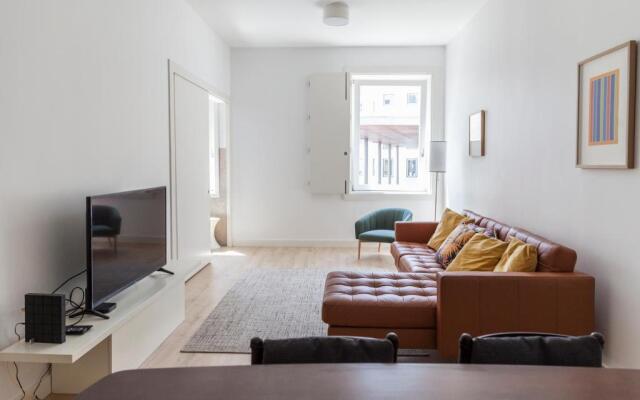 Classy 2BDR Apartment in Downtown by LovelyStay