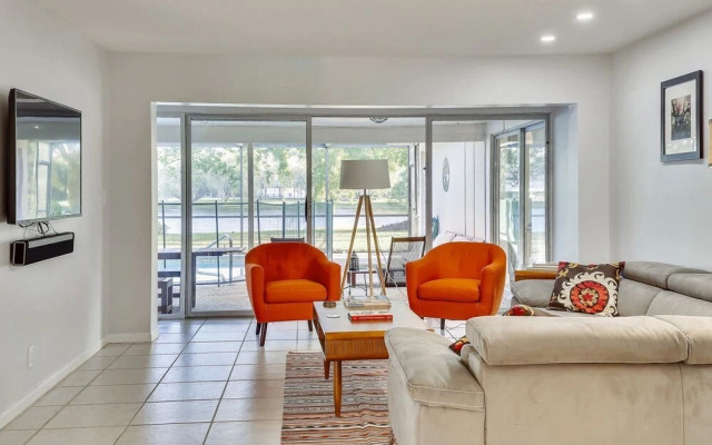 Watersedge - Private & Sanitized, Self Check-in. Perfect for Social Distancing & Working From Home. Private Pool, Pet Friendly. Super-host Support