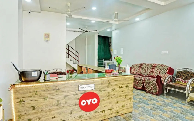 OYO Flagship 80479D Ocean Blue
