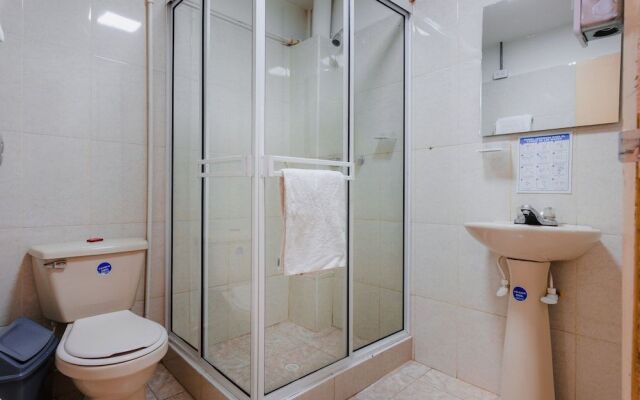 R10 Hostal - Hostel