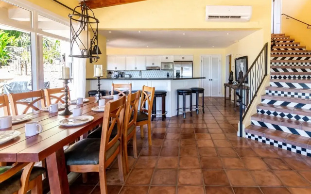 Luxury Ocean-view Flamingo Home Sleeps 10 - Walk to Beach