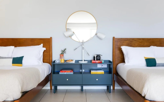 Beachcomber by AvantStay | 1 Block from Beach - Modern Estate w/ Ocean Views