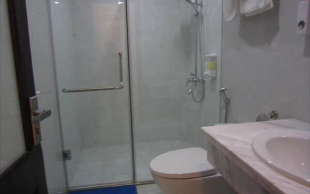 OYO 620 New World Hotel