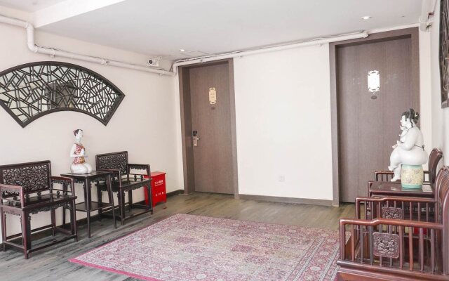 B' LaVii House