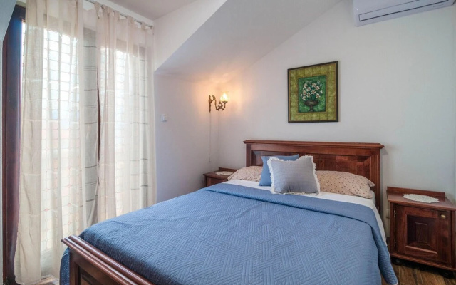Beautiful Home in Postira With 5 Bedrooms and Wifi