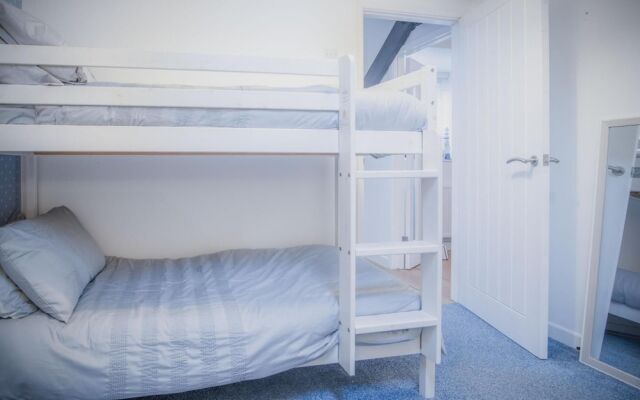 The Penthouse At The Mews - 2 Bedroom Apartment - Tenby