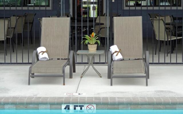Kenedy Inn & Suites