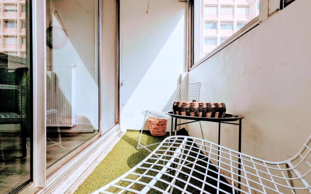 Chic and comfortable apart near Paris
