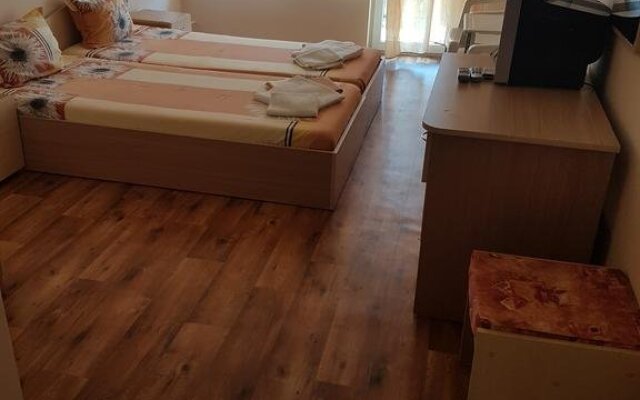 Brilliantin Guest House