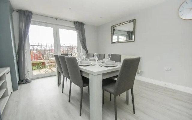 Marina Apartment Parking by Brighton Holiday Lets