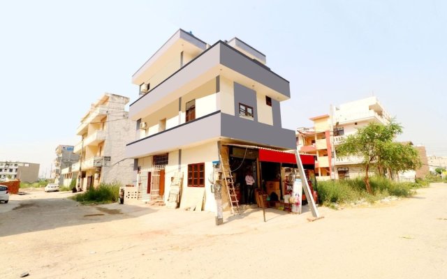 OYO 37097 Raj Apartments