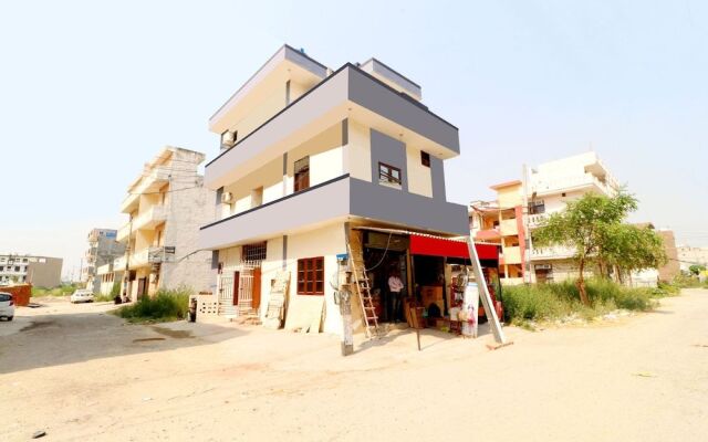 Oyo 37097 Raj Apartments