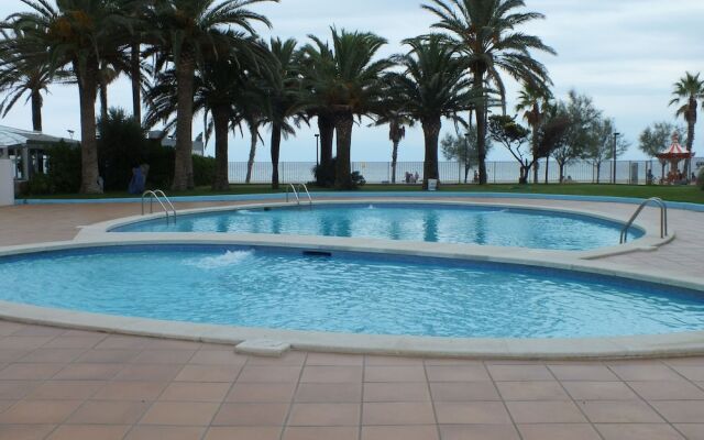 Rosas Holiday Center