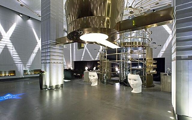 Cineaste Garden Hotel