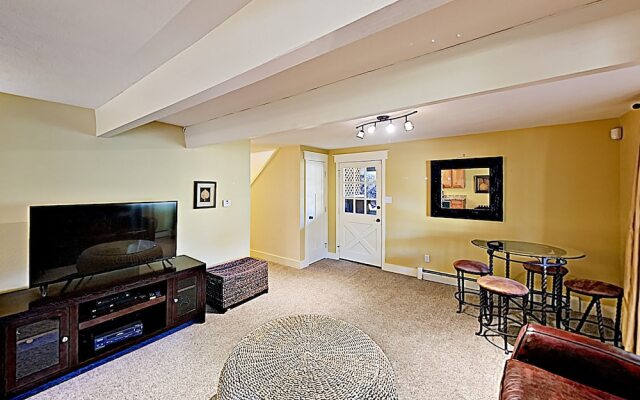 Charming & Warm Private 'in-Town' Home by RedAwning