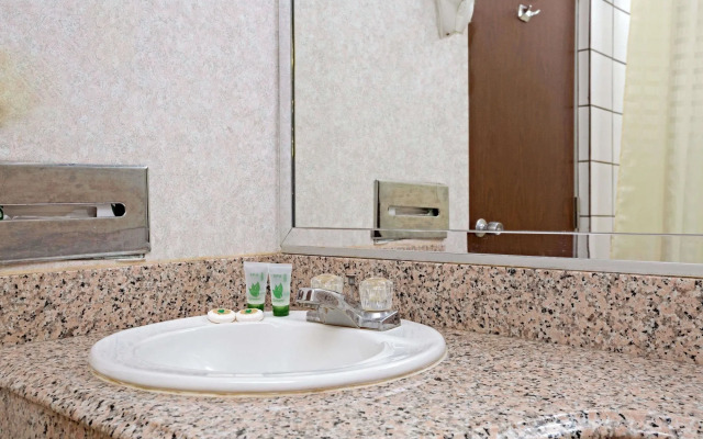 Howard Johnson Express Inn - Claremont