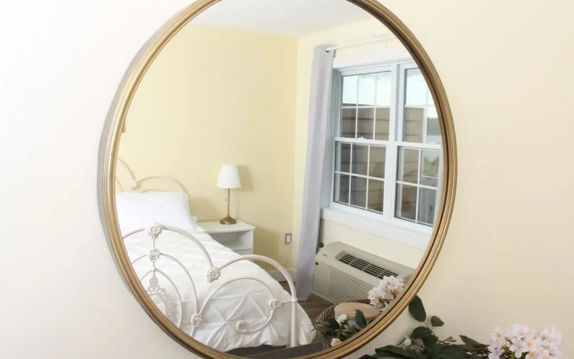 Gateway to Greenwich Suites