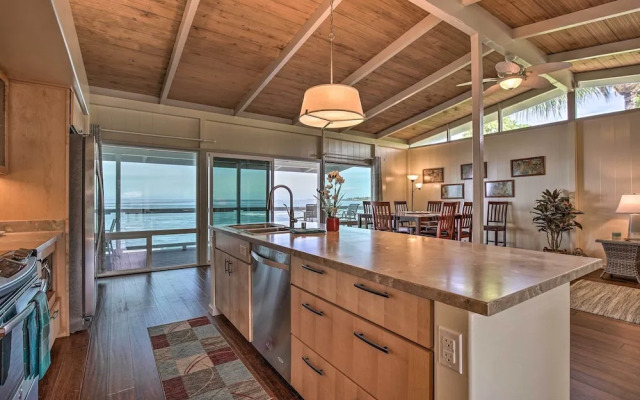 Oceanfront Kona Home w/ Beach Access & Views!