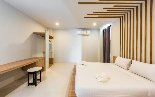 Phuket Marine Poshtel (SHA Plus+)