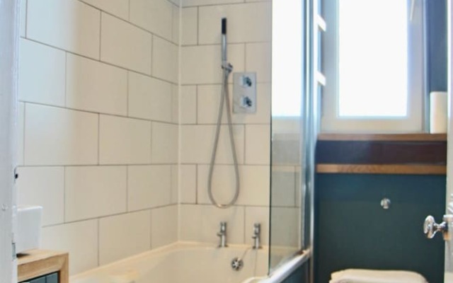 1 Bedroom Flat in Popular Central Location