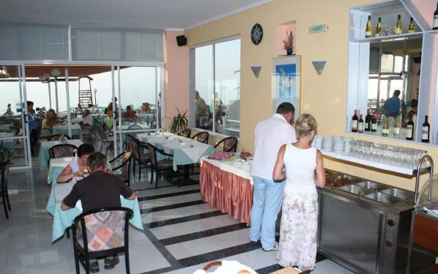 Hotel Flisvos Beach