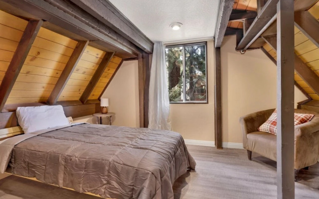 1976-bear Cabin 3 Bedroom Home by RedAwning