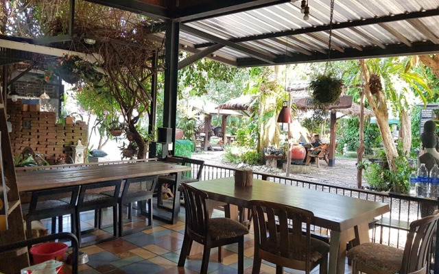 Rayonghouse Resort