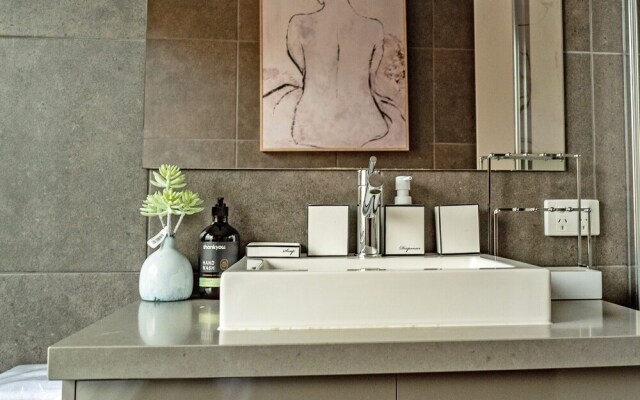 AUJOY 4 Bed  Townhouse Glen Waverley