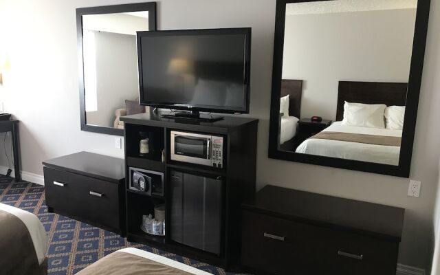 Chateau Louis Hotel & Conference Centre