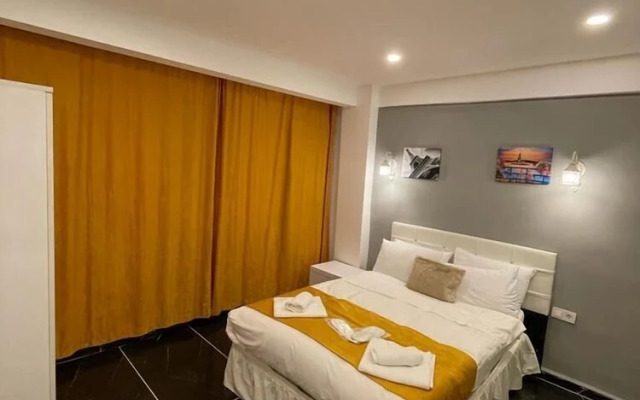 Happy Dreams Apart Hotel