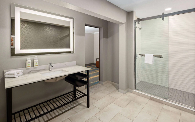 La Quinta Inn & Suites by Wyndham Yakima Downtown