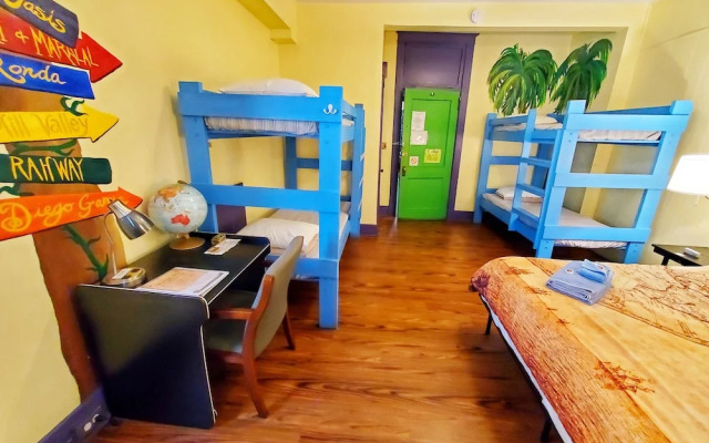 Pirate Haus Inn - Hostel
