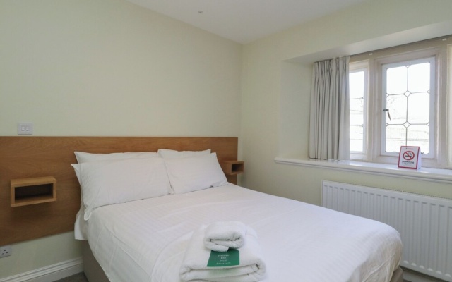 Harcombe House Rooms - First Floor Double