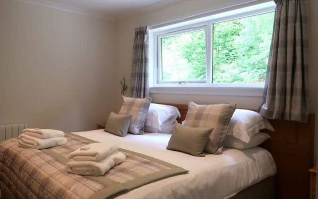 Loch Rannoch Red Deer Lodge 2