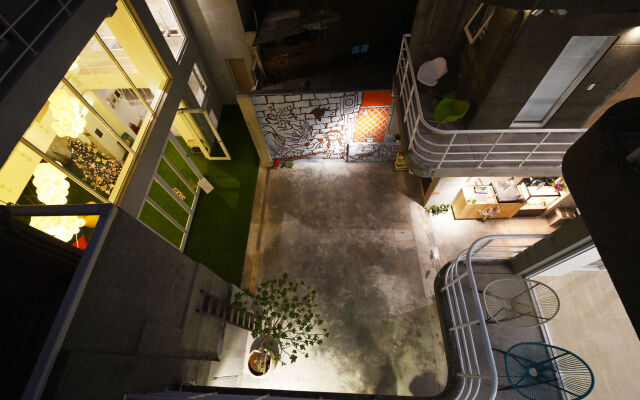 OwlStay Flip Flop Hostel Garden